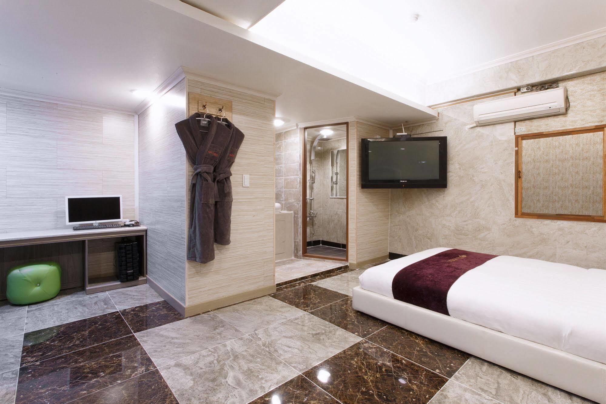 I.Y Hotel Suwon Eksteriør billede