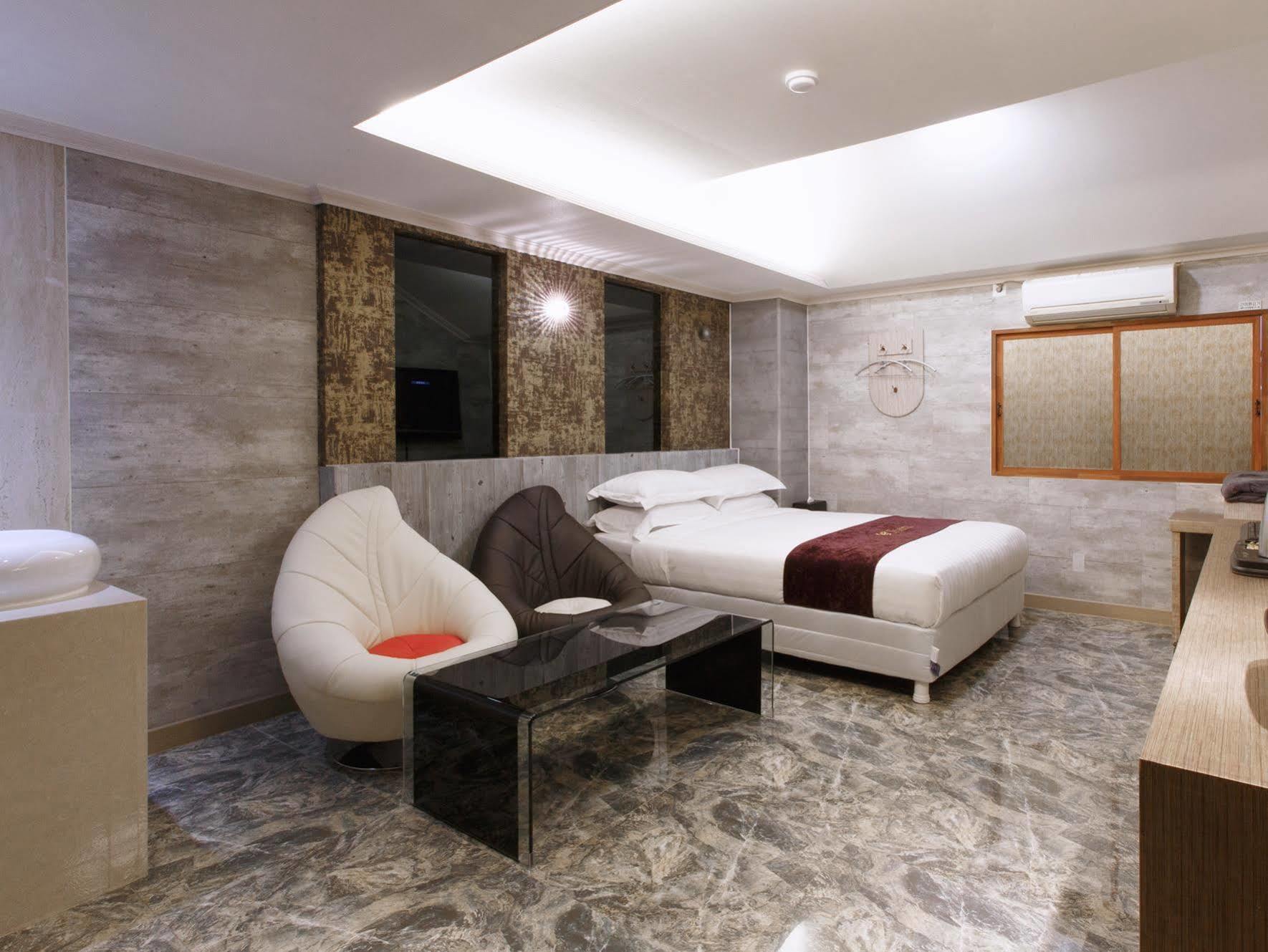 I.Y Hotel Suwon Eksteriør billede