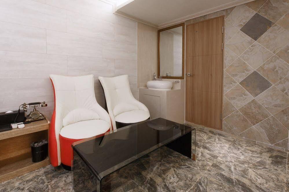 I.Y Hotel Suwon Eksteriør billede