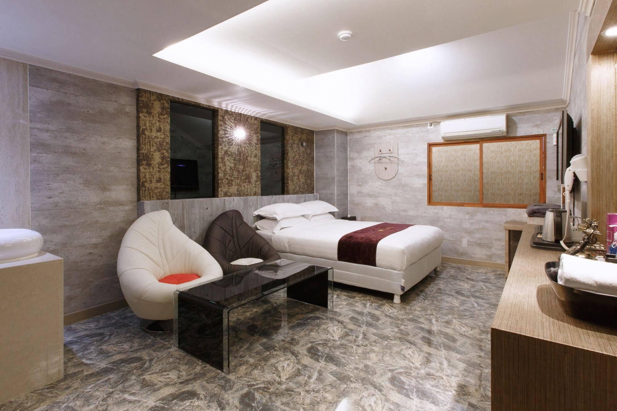 I.Y Hotel Suwon Eksteriør billede